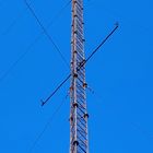 Torre de radio triangular del alambre de Guyed de las telecomunicaciones de la barra de acero