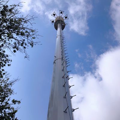 El polvo cubrió los 40m torre de acero monopolar de 30 metros