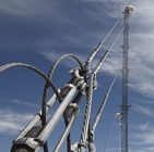 Torre galvanizada del palo de Guyed de la telecomunicación