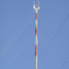 palo eléctrico de la comunicación de la torre del enrejado de los 50m Guyed
