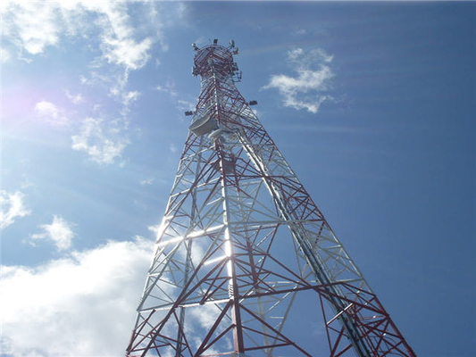 Torre Legged los 80m de la antena 4g 4 autosuficientes