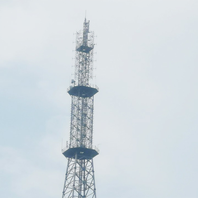 Torre multifuncional de difusión los 80m de la transmisión de televisión